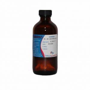 Botella de aceite de castaña extra virgen sobre fondo blanco. El aceite de castaña extra virgen puede usarse en la cocina para aderezos y repostería, como hidratante natural para la piel, en aromaterapia como aceite portador, y en el tratamiento de cabellos maltratados. También tiene propiedades laxantes y antiinflamatorias, útiles para problemas digestivos y respiratorios.