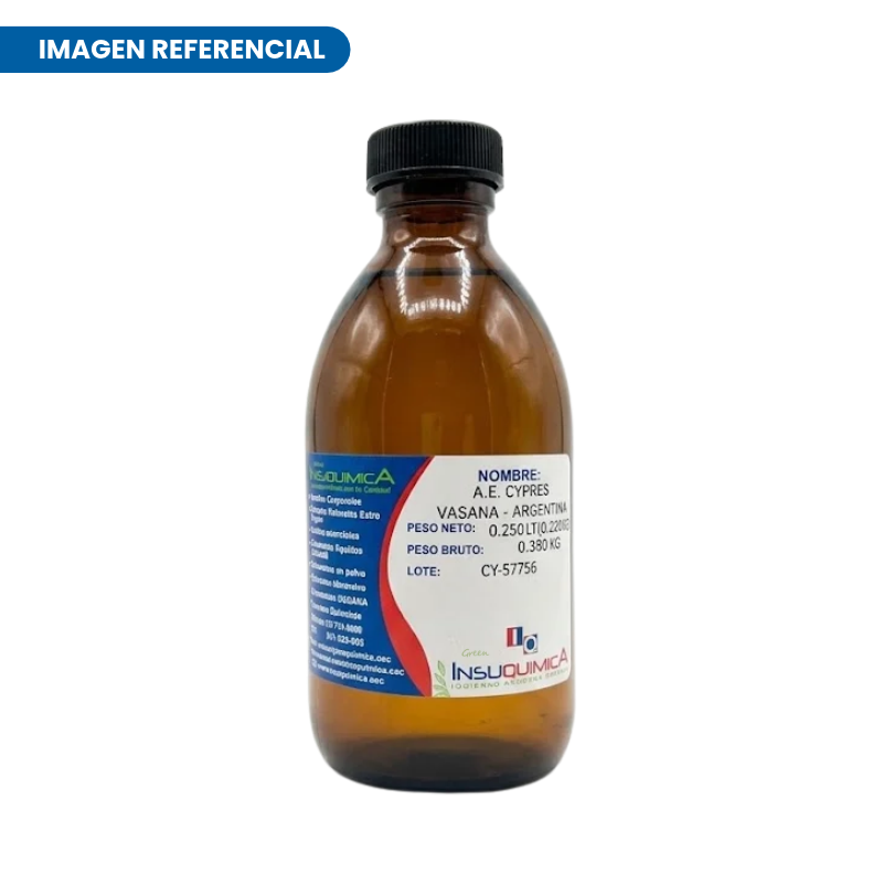 ACEITE ESENCIAL CYPRES – VASANA – ARGENTINA – Frasco x 0.250 Lt. Botella de aceite esencial de ciprés sobre fondo blanco. El aceite esencial de ciprés es utilizado en tratamientos reafirmantes, masajes linfáticos y alivio de piernas cansadas. Es regenerador, cicatrizante y ayuda con la celulitis, varices, retención de líquidos, y pieles grasas. También es usado para el crecimiento de uñas y en lociones de afeitado y perfumes naturales.