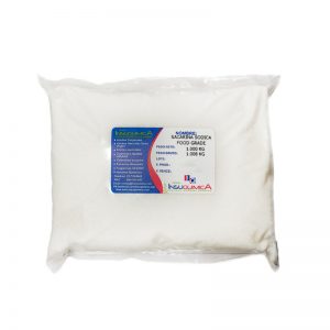 Bolsa de 1kg de sacarina sódica grado alimentario en fondo blanco