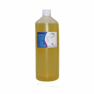 Botella de aceite esencial de jazmín sobre fondo blanco. El aceite esencial de jazmín se utiliza para dar elasticidad a la piel, tratar la dermatitis, aliviar dolores menstruales, ansiedad y aumentar la autoestima. También se puede utilizar para rejuvenecer la piel, aliviar problemas menstruales, como antiséptico y para tratar espasmos. Además, proporciona relajación mental y mejora el estado de ánimo.